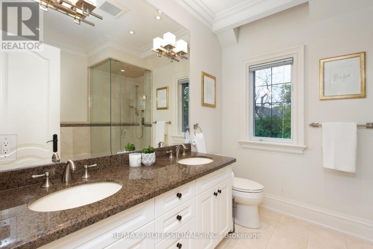 18 HILLCROFT DRIVE, Toronto (Islington-City Centre West), Ontario, M9B4X5