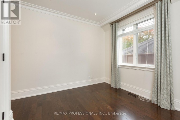18 HILLCROFT DRIVE, Toronto (Islington-City Centre West), Ontario, M9B4X5