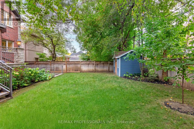 18 HILLCROFT DRIVE, Toronto (Islington-City Centre West), Ontario, M9B4X5