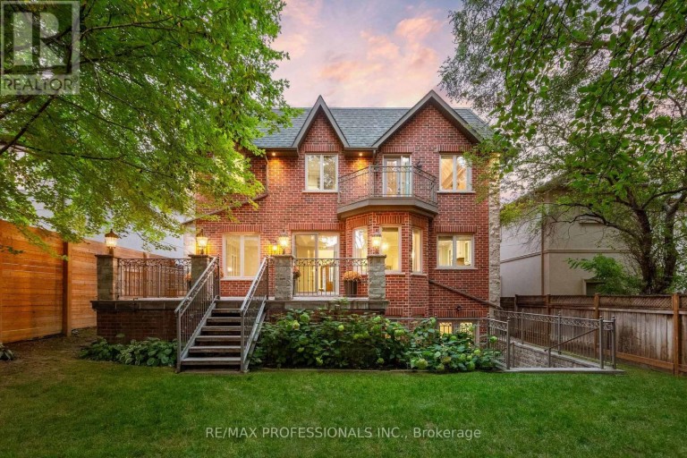 18 HILLCROFT DRIVE, Toronto (Islington-City Centre West), Ontario, M9B4X5