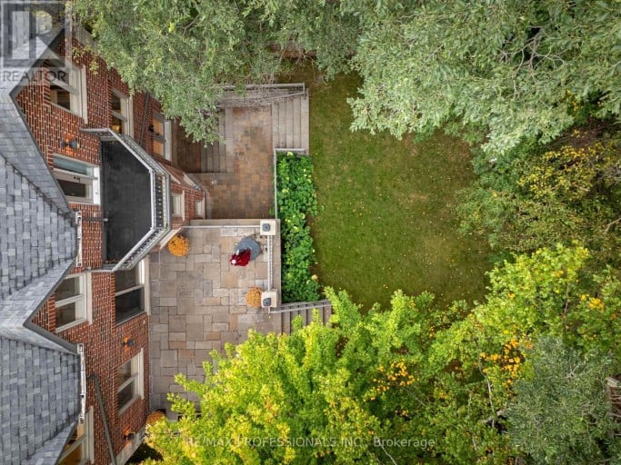 18 HILLCROFT DRIVE, Toronto (Islington-City Centre West), Ontario, M9B4X5