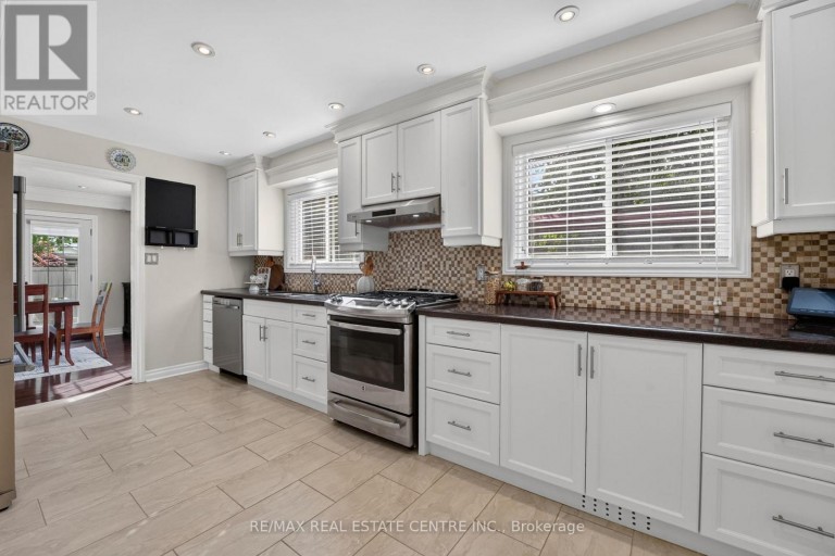 403 ISABELLA AVENUE, Mississauga (Cooksville), Ontario, L5B2K2