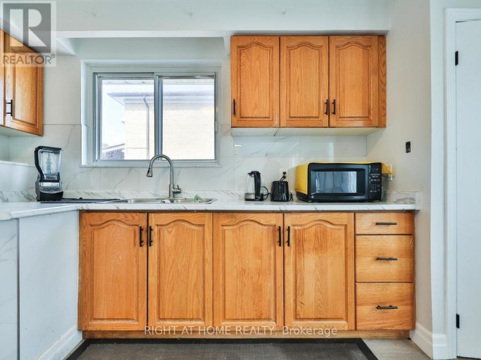 3174 WESTON ROAD, Toronto (Humbermede), Ontario, M9M2T6