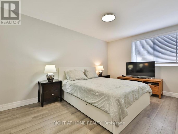 3174 WESTON ROAD, Toronto (Humbermede), Ontario, M9M2T6
