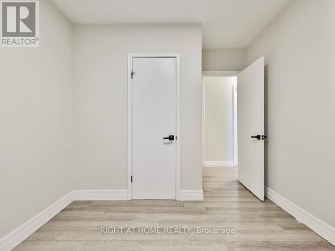 3174 WESTON ROAD, Toronto (Humbermede), Ontario, M9M2T6