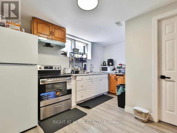 3174 WESTON ROAD, Toronto (Humbermede), Ontario, M9M2T6
