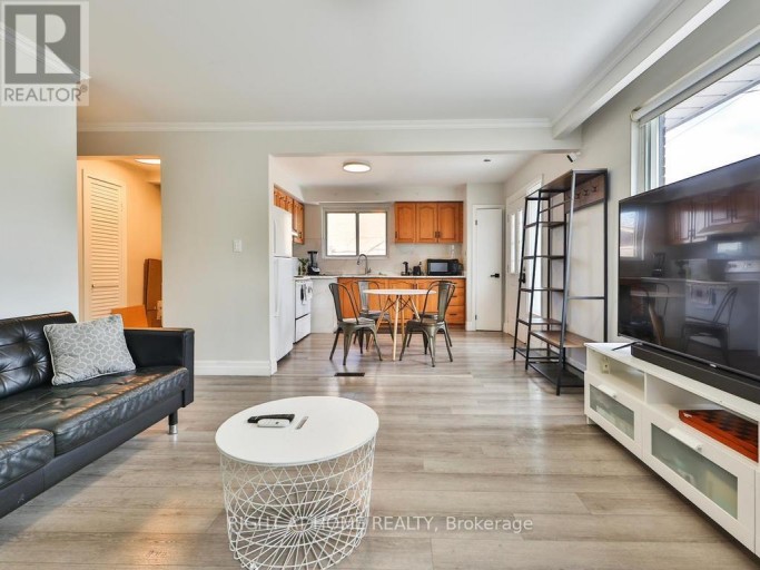 3174 WESTON ROAD, Toronto (Humbermede), Ontario, M9M2T6