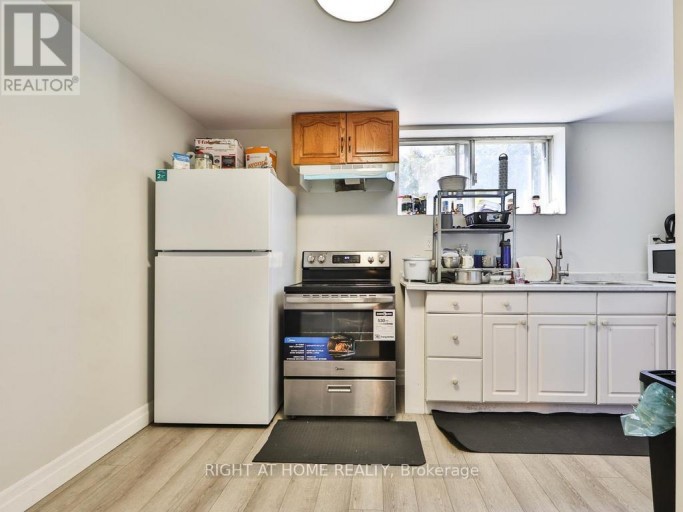 3174 WESTON ROAD, Toronto (Humbermede), Ontario, M9M2T6