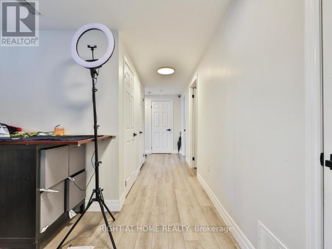 3174 WESTON ROAD, Toronto (Humbermede), Ontario, M9M2T6