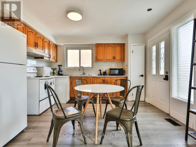 3174 WESTON ROAD, Toronto (Humbermede), Ontario, M9M2T6