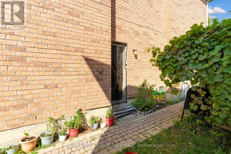 39 DARREN ROAD, Brampton (Vales of Castlemore North), Ontario, L6P1Z5