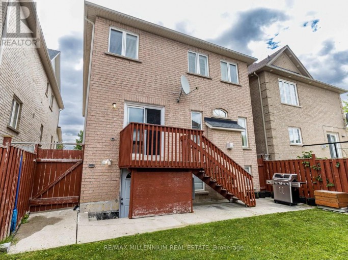 172 PEFFERLAW CIRCLE, Brampton (Bram West), Ontario, L6Y0L2