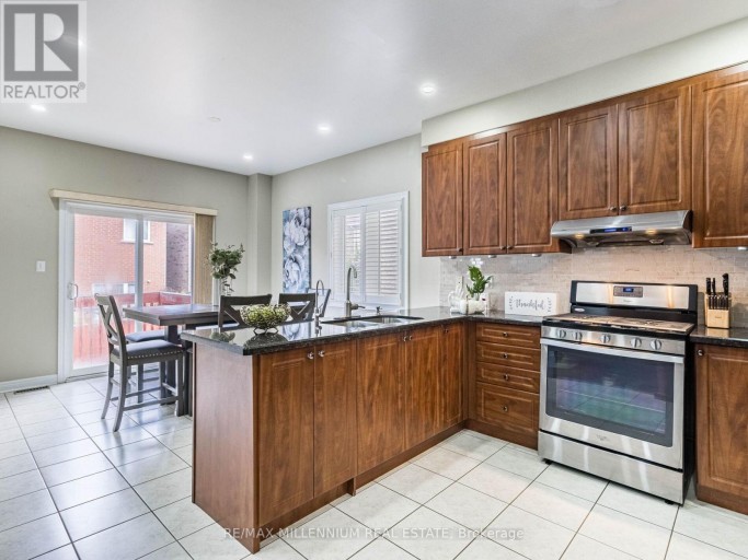 172 PEFFERLAW CIRCLE, Brampton (Bram West), Ontario, L6Y0L2