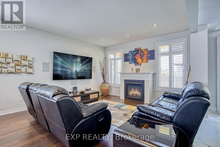 17 NARBONNE CRESCENT, Hamilton (Stoney Creek Mountain), Ontario, L8J0J7