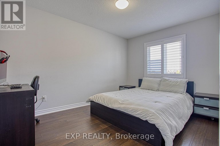 17 NARBONNE CRESCENT, Hamilton (Stoney Creek Mountain), Ontario, L8J0J7