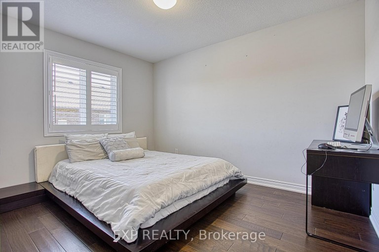 17 NARBONNE CRESCENT, Hamilton (Stoney Creek Mountain), Ontario, L8J0J7