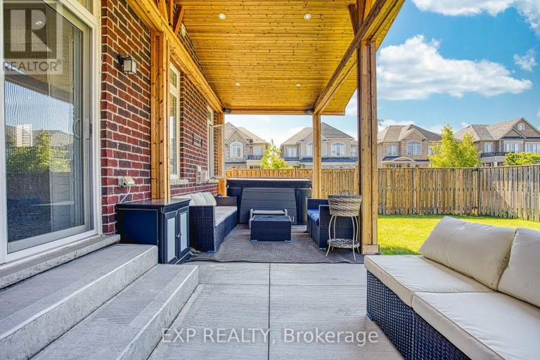 17 NARBONNE CRESCENT, Hamilton (Stoney Creek Mountain), Ontario, L8J0J7