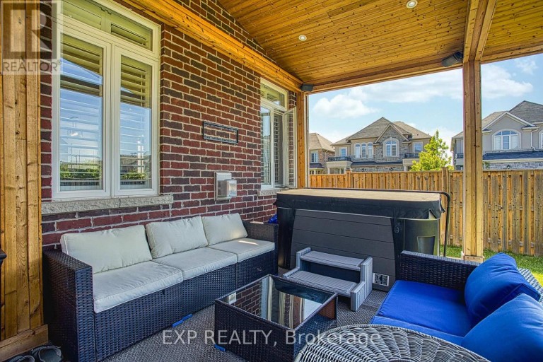 17 NARBONNE CRESCENT, Hamilton (Stoney Creek Mountain), Ontario, L8J0J7