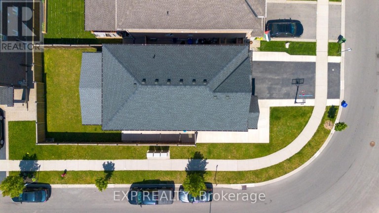 17 NARBONNE CRESCENT, Hamilton (Stoney Creek Mountain), Ontario, L8J0J7