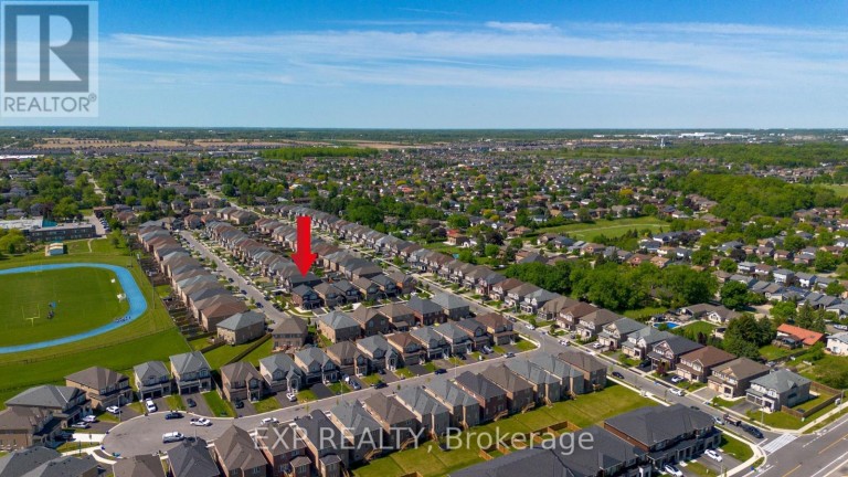 17 NARBONNE CRESCENT, Hamilton (Stoney Creek Mountain), Ontario, L8J0J7