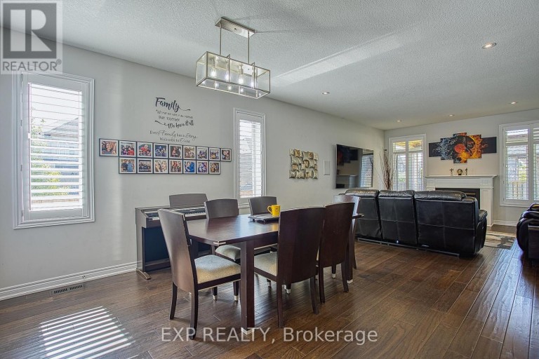 17 NARBONNE CRESCENT, Hamilton (Stoney Creek Mountain), Ontario, L8J0J7