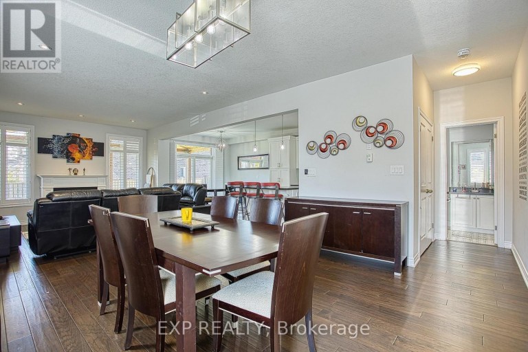 17 NARBONNE CRESCENT, Hamilton (Stoney Creek Mountain), Ontario, L8J0J7