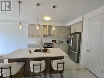 889 DOURO STREET Stratford Ontario photo 4
