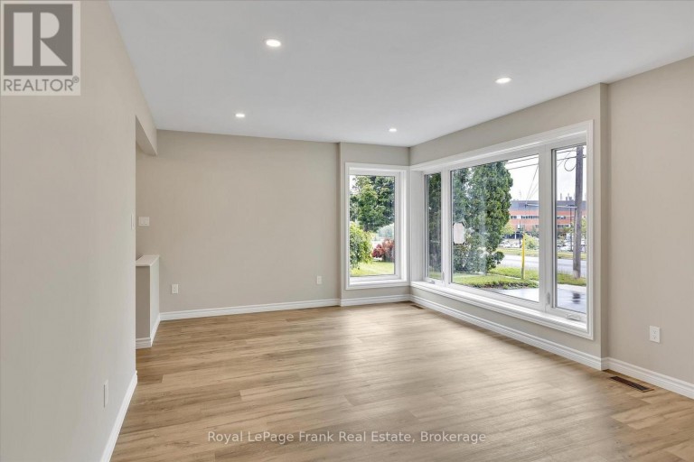 MAIN - 890 WELLER STREET, Peterborough (Monaghan Ward 2), Ontario, K9J4X8