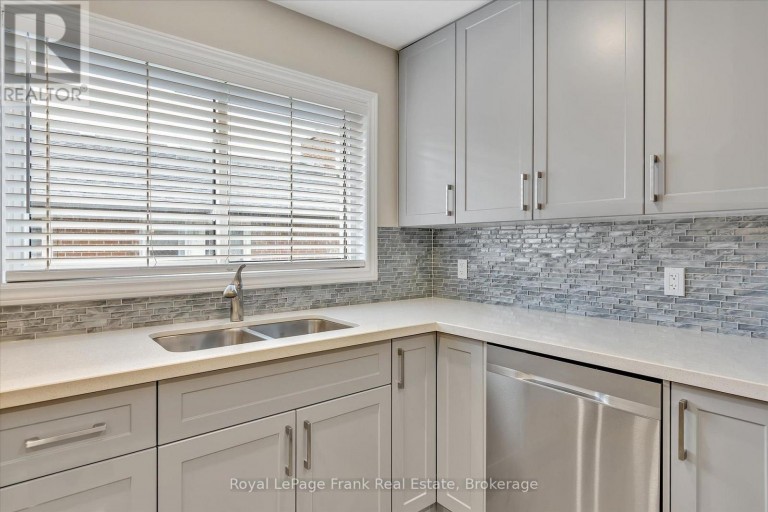 MAIN - 890 WELLER STREET, Peterborough (Monaghan Ward 2), Ontario, K9J4X8