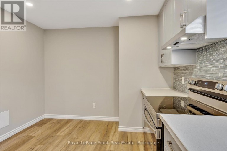 MAIN - 890 WELLER STREET, Peterborough (Monaghan Ward 2), Ontario, K9J4X8