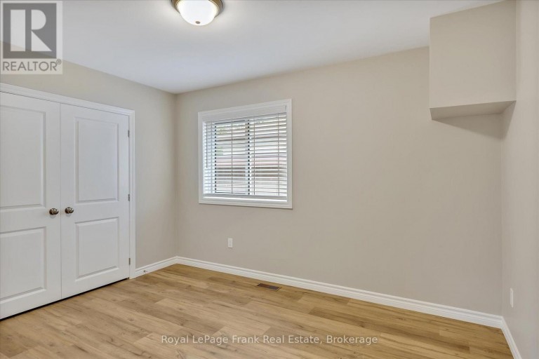 MAIN - 890 WELLER STREET, Peterborough (Monaghan Ward 2), Ontario, K9J4X8