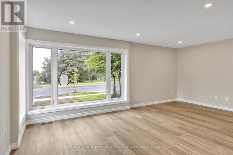 MAIN - 890 WELLER STREET, Peterborough (Monaghan Ward 2), Ontario, K9J4X8