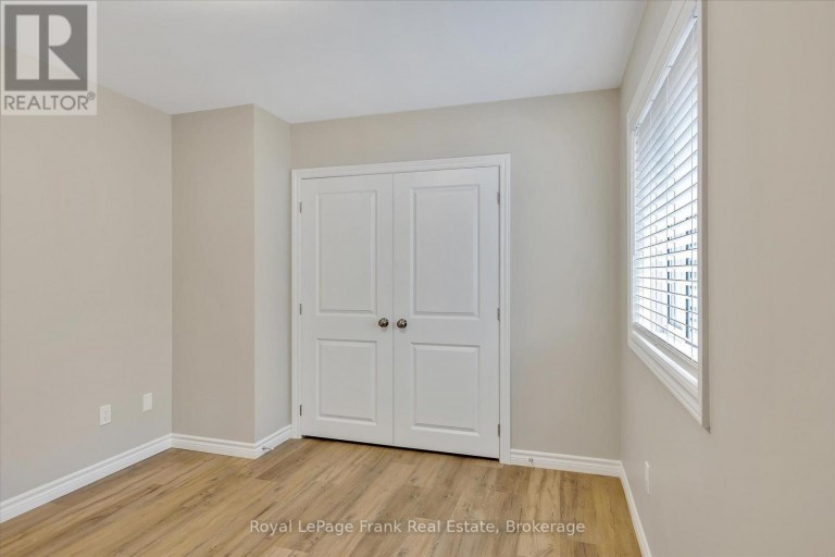 MAIN - 890 WELLER STREET, Peterborough (Monaghan Ward 2), Ontario, K9J4X8