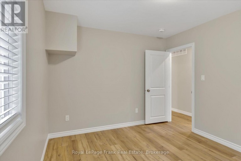 MAIN - 890 WELLER STREET, Peterborough (Monaghan Ward 2), Ontario, K9J4X8