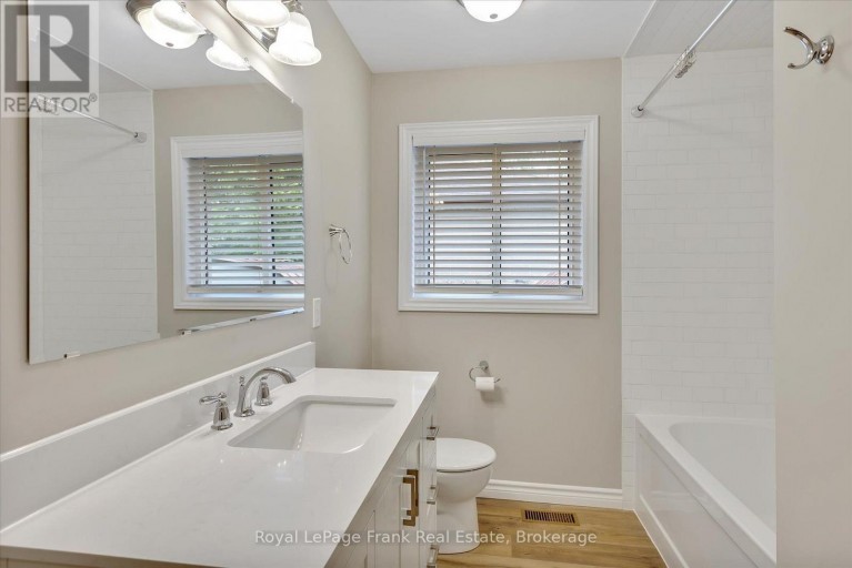 MAIN - 890 WELLER STREET, Peterborough (Monaghan Ward 2), Ontario, K9J4X8