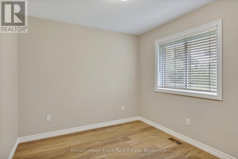 MAIN - 890 WELLER STREET, Peterborough (Monaghan Ward 2), Ontario, K9J4X8