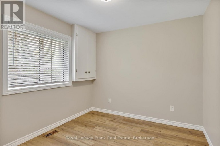 MAIN - 890 WELLER STREET, Peterborough (Monaghan Ward 2), Ontario, K9J4X8