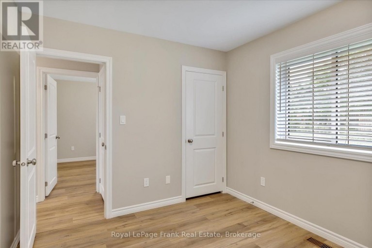 MAIN - 890 WELLER STREET, Peterborough (Monaghan Ward 2), Ontario, K9J4X8