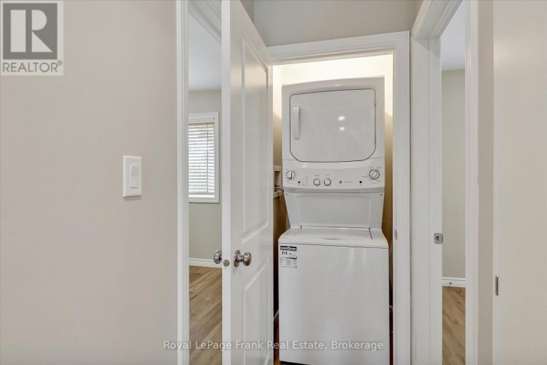 MAIN - 890 WELLER STREET, Peterborough (Monaghan Ward 2), Ontario, K9J4X8