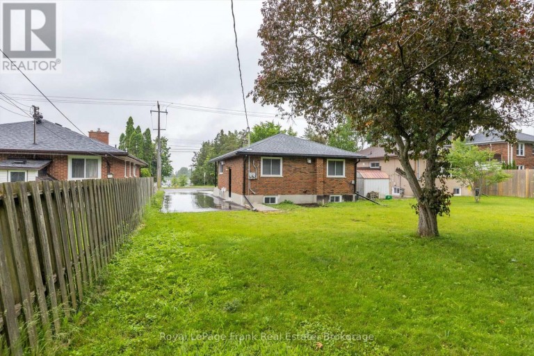 MAIN - 890 WELLER STREET, Peterborough (Monaghan Ward 2), Ontario, K9J4X8