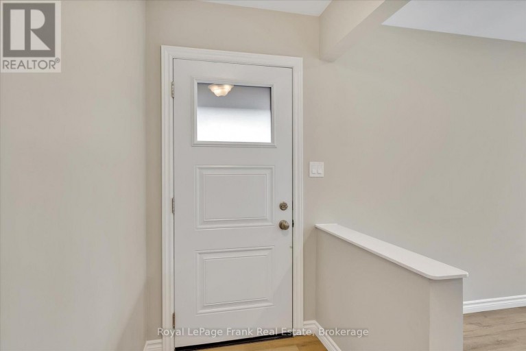 MAIN - 890 WELLER STREET, Peterborough (Monaghan Ward 2), Ontario, K9J4X8