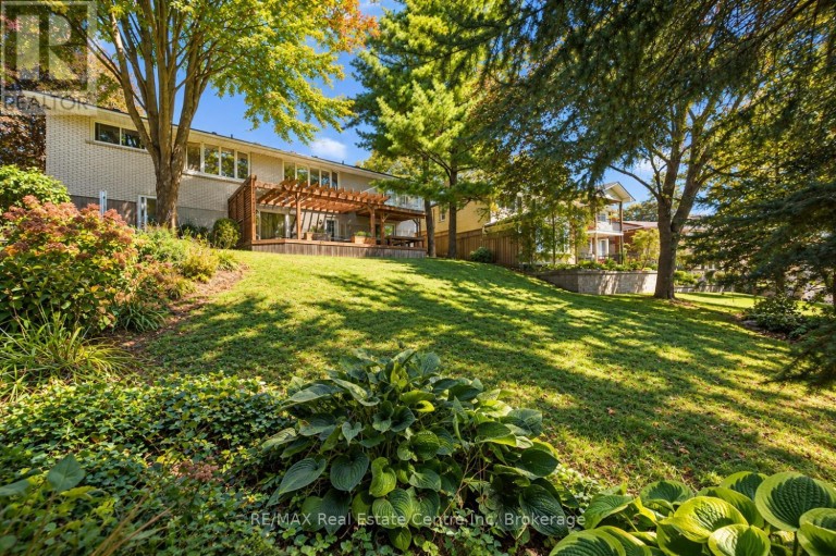 38 CALLANDER DRIVE, Guelph (St. George's), Ontario, N1E4H5