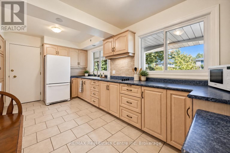 38 CALLANDER DRIVE, Guelph (St. George's), Ontario, N1E4H5