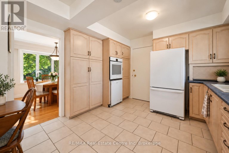 38 CALLANDER DRIVE, Guelph (St. George's), Ontario, N1E4H5