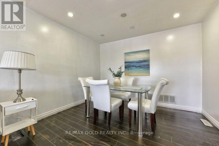 22 KITTIWAKE AVENUE, Toronto (West Humber-Clairville), Ontario, M9V4P6