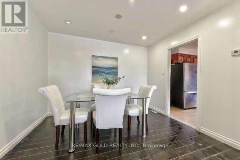 22 KITTIWAKE AVENUE, Toronto (West Humber-Clairville), Ontario, M9V4P6