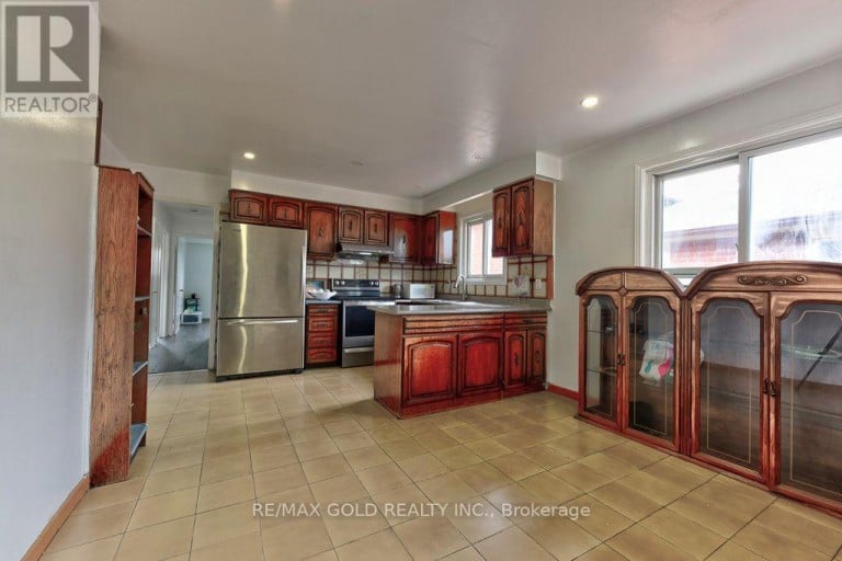 22 KITTIWAKE AVENUE, Toronto (West Humber-Clairville), Ontario, M9V4P6