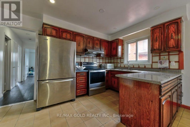 22 KITTIWAKE AVENUE, Toronto (West Humber-Clairville), Ontario, M9V4P6