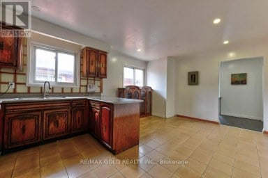 22 KITTIWAKE AVENUE Toronto (West Humber-Clairville) Ontario photo 15