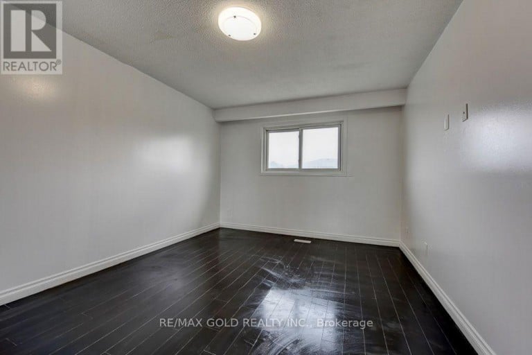 22 KITTIWAKE AVENUE, Toronto (West Humber-Clairville), Ontario, M9V4P6